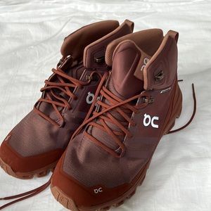 On Cloud CLOUDROCK Women's WATERPROOF Hiking Boots Grape/ Hazel  Sz 8.5